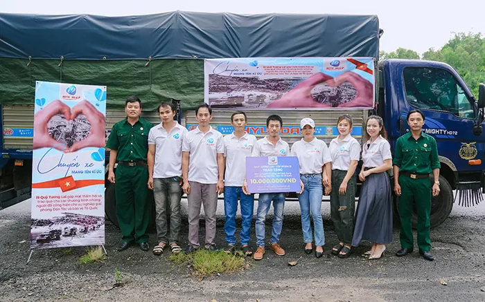 Biểu tượng dịch vụ khách hàng tận tâm, nhấn mạnh triết lý khách hàng là trọng tâm của King79 4 trong mọi dịch vụ.